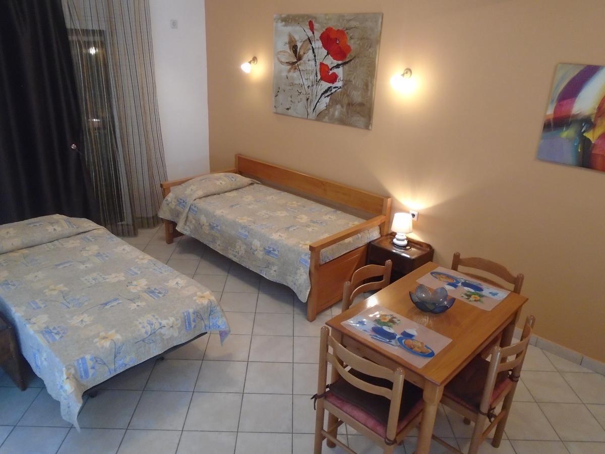 Stella 'S Sea Front Apartments Yénion Екстериор снимка